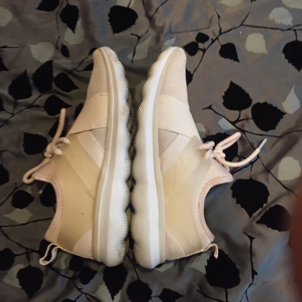 Shoes - Picture 2 of 4